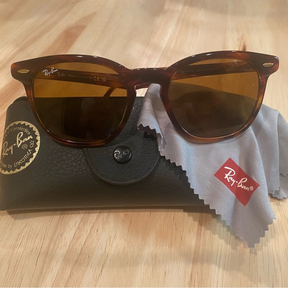 Ray-Ban Sunglasses - Picture 2 of 9